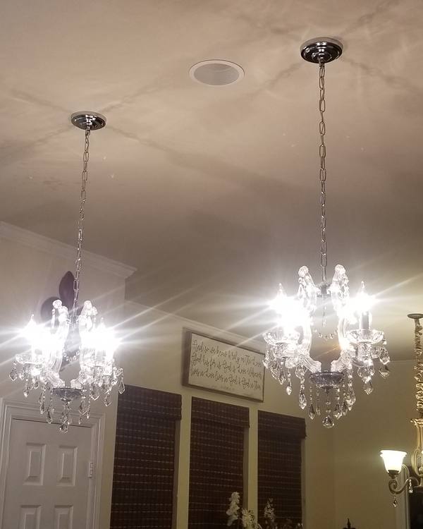 Chandeliers and pendant lights hung in a large room